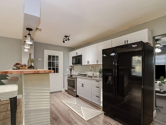 4th image of 1021 Alta Dr