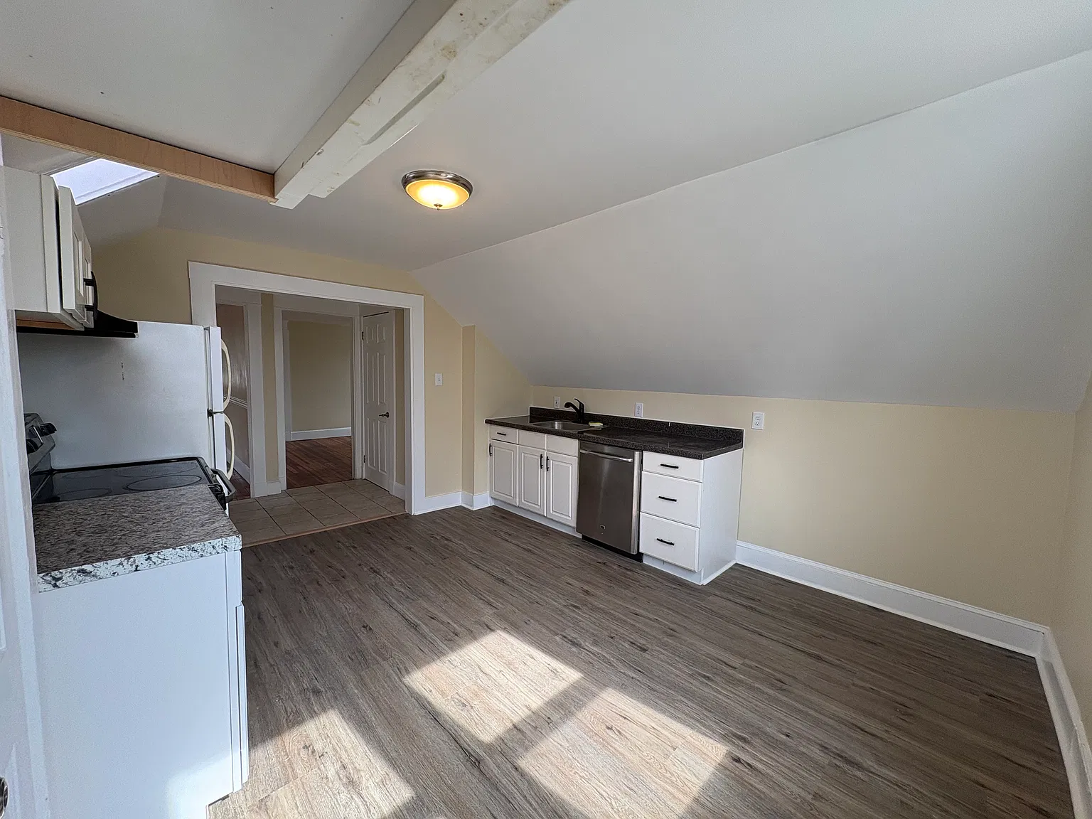 2 bed, 800 sqft, $2,000 — Photo 1