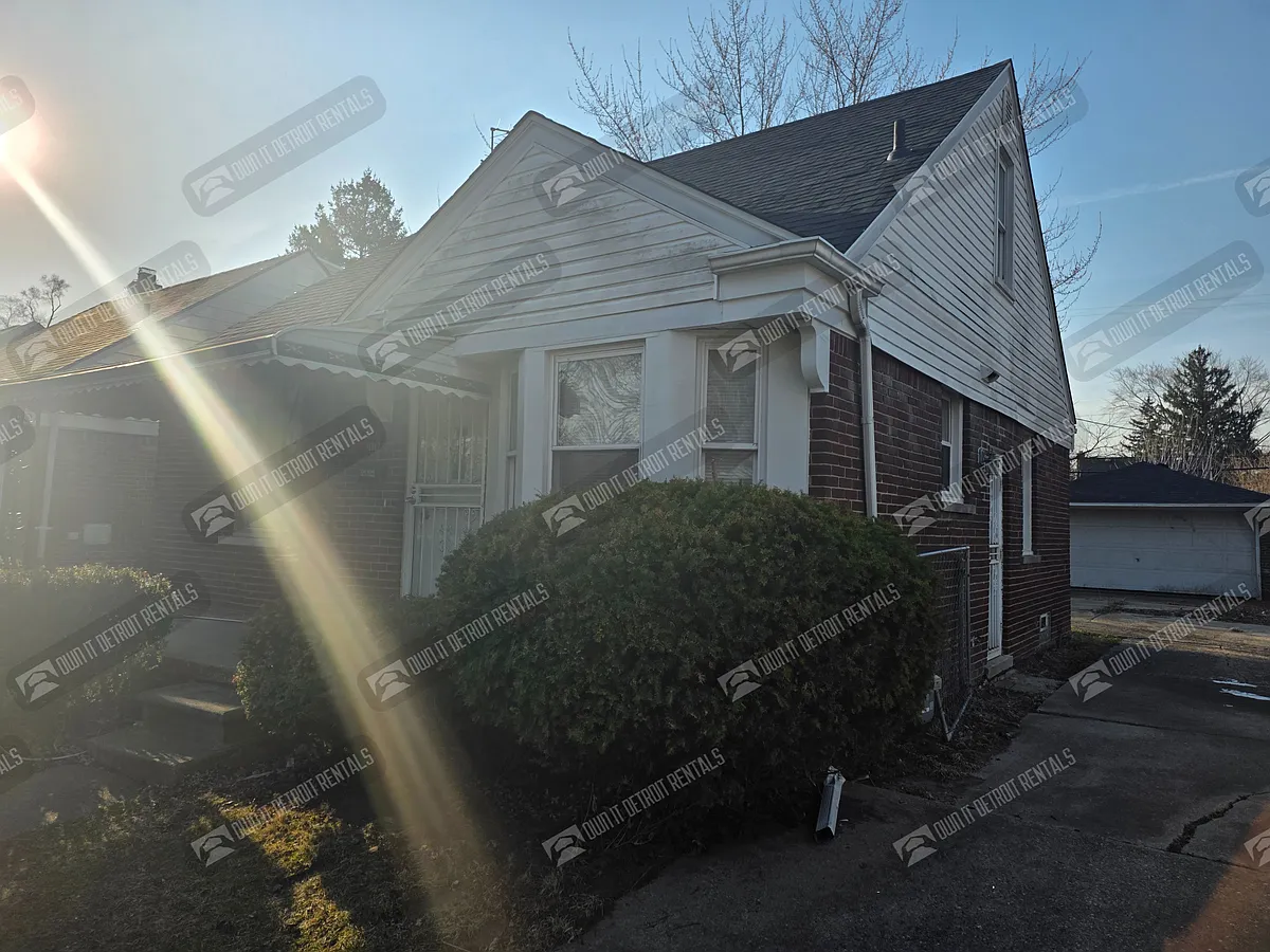 Building Photo - 16092 Coram St