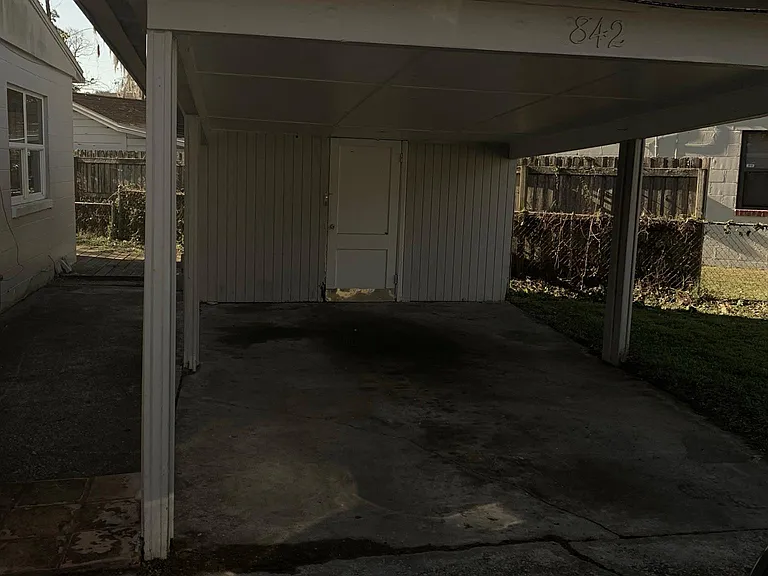 842 Luna St — Photo 6