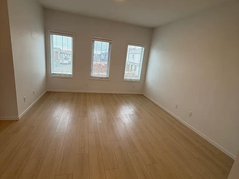 5243 21a Ave SW — Photo 7