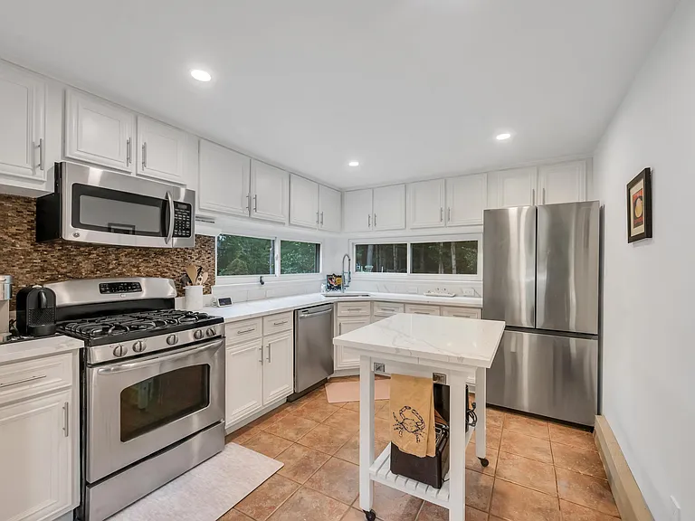 10 Harbor View Ln — Photo 32