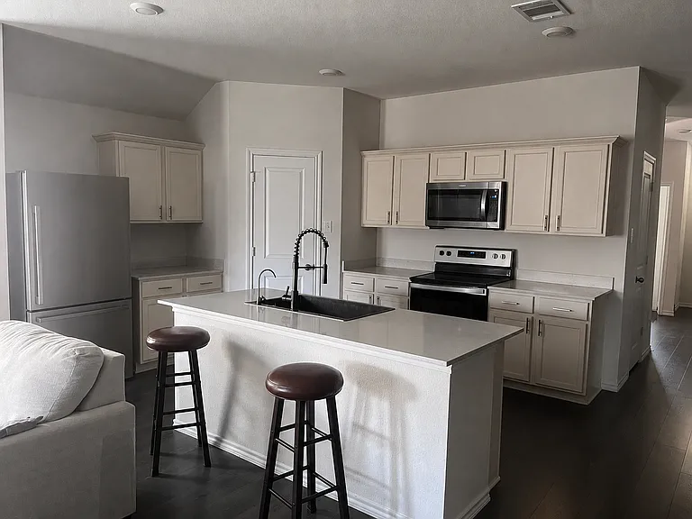 3300 Stanley St — Photo 8