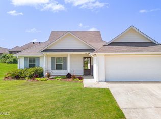 720 Sawgrass Lakes Dr, Brandon, MS 39042