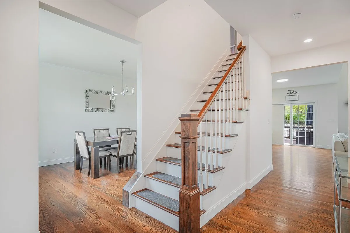 4 bed, 2.5 bath, 2694 sqft, $4,500 — Photo 4