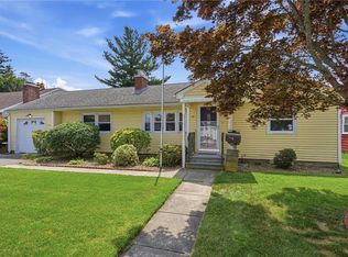 54 Winthrop St, Riverside, RI 02915