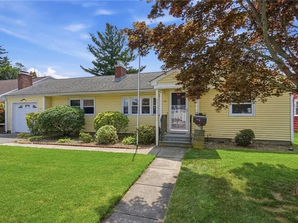 54 Winthrop St, Riverside, RI 02915