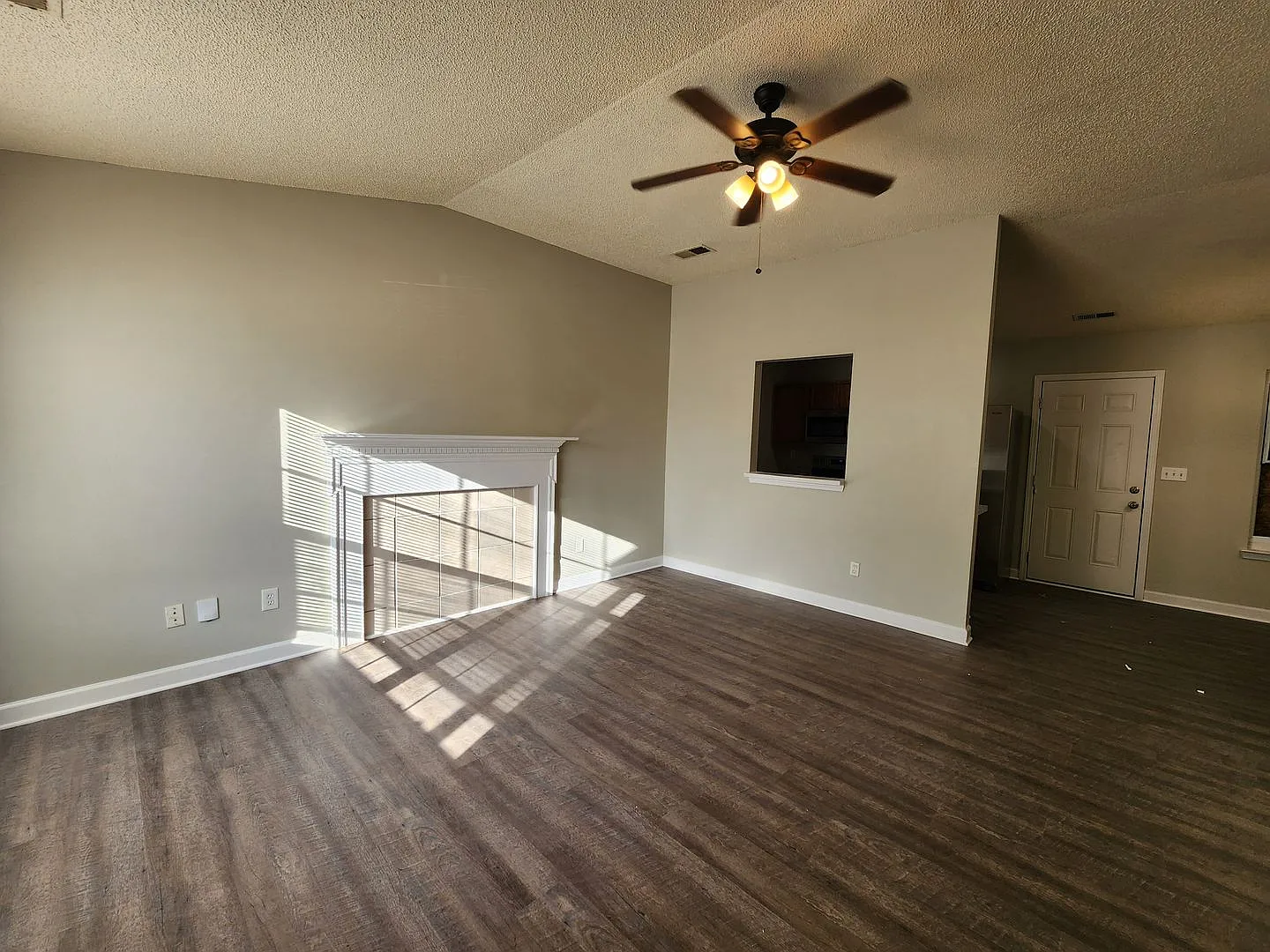 3 Bedroom Home Near University Area — Photo 2