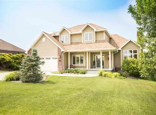 24 Wedgewood Dr, McCook, NE 69001