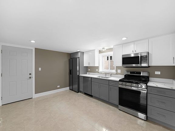 4th image of 8451 S Essex Ave