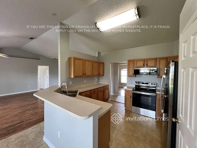 1080 SW McCoy Ave — Photo 6