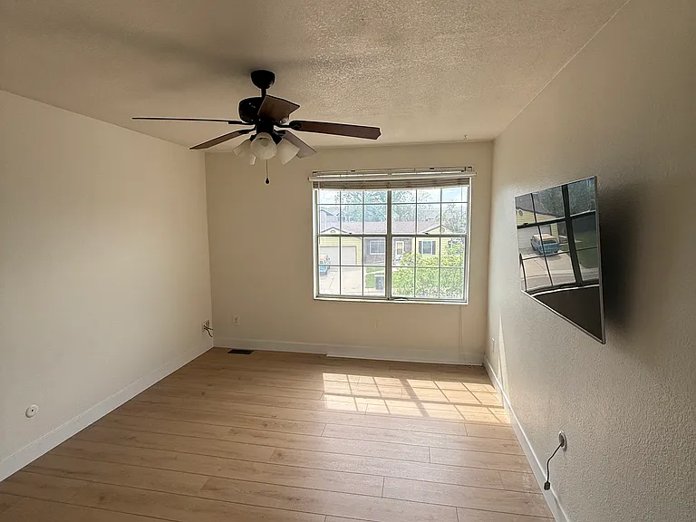1200 Butterfield Ln — Photo 3