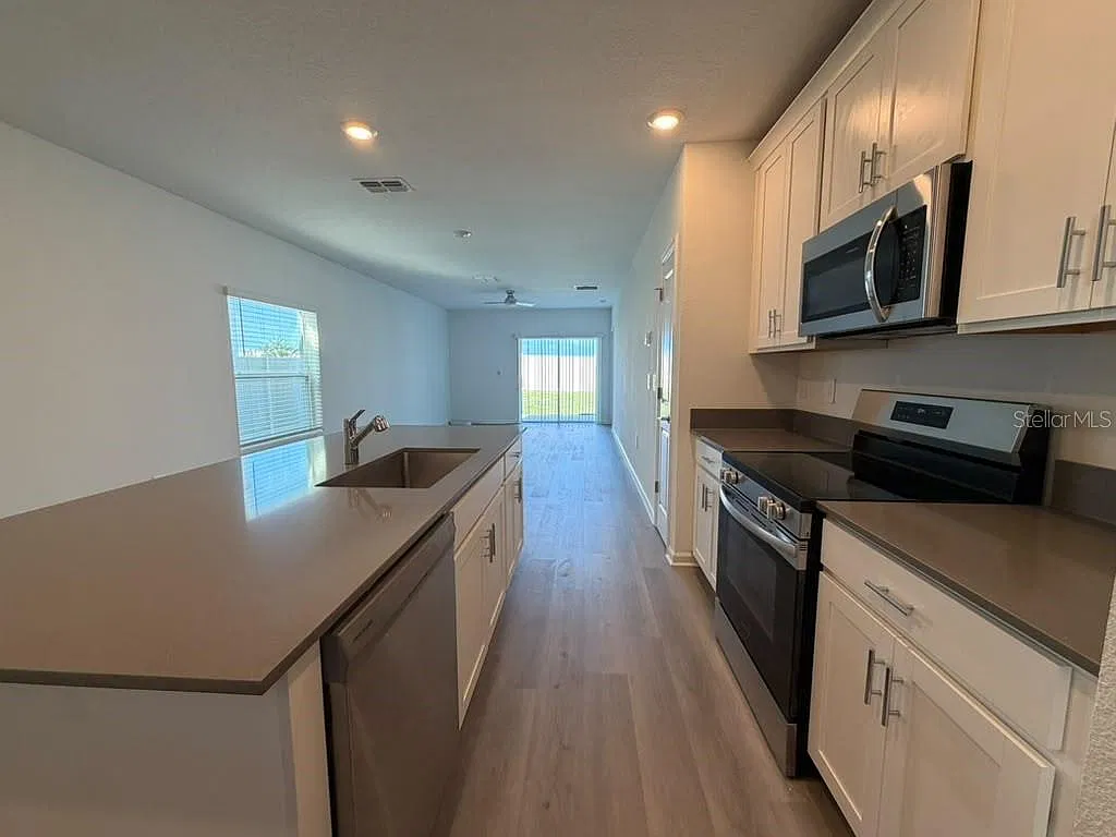 3 bed, 2.0 bath, 1444 sqft, $2,500 — Photo 4