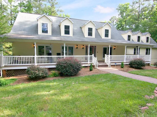 6936 Wade Dr, Cary, NC 27519
