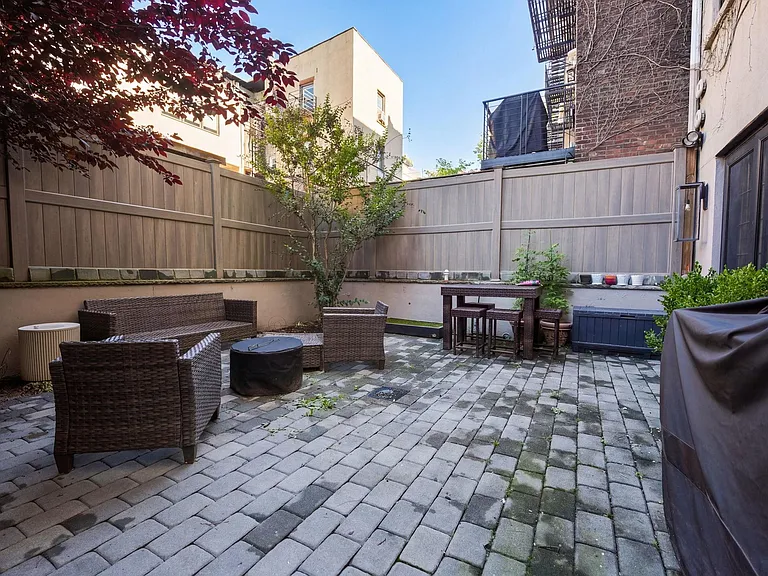 808 Washington St #GARDEN LEVEL — Photo 22