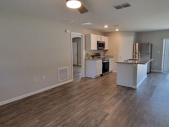 4th image of 24 Pilgrim Dr