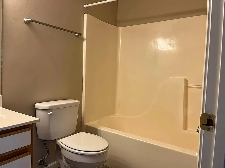1117 E Main St #5 — Photo 7