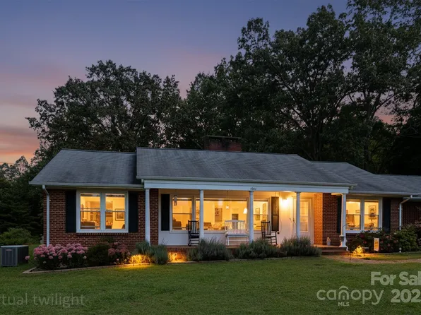 1531 Starcross Rd, Lenoir, NC 28645