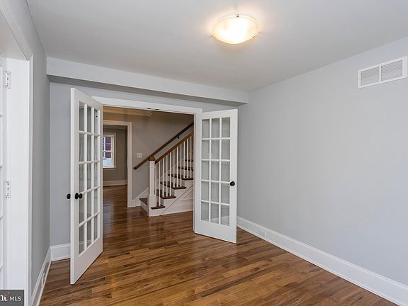 5th image of 6 E Hillcrest Ave