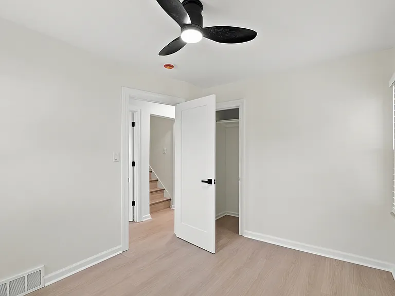 427 N Waverly St — Photo 22