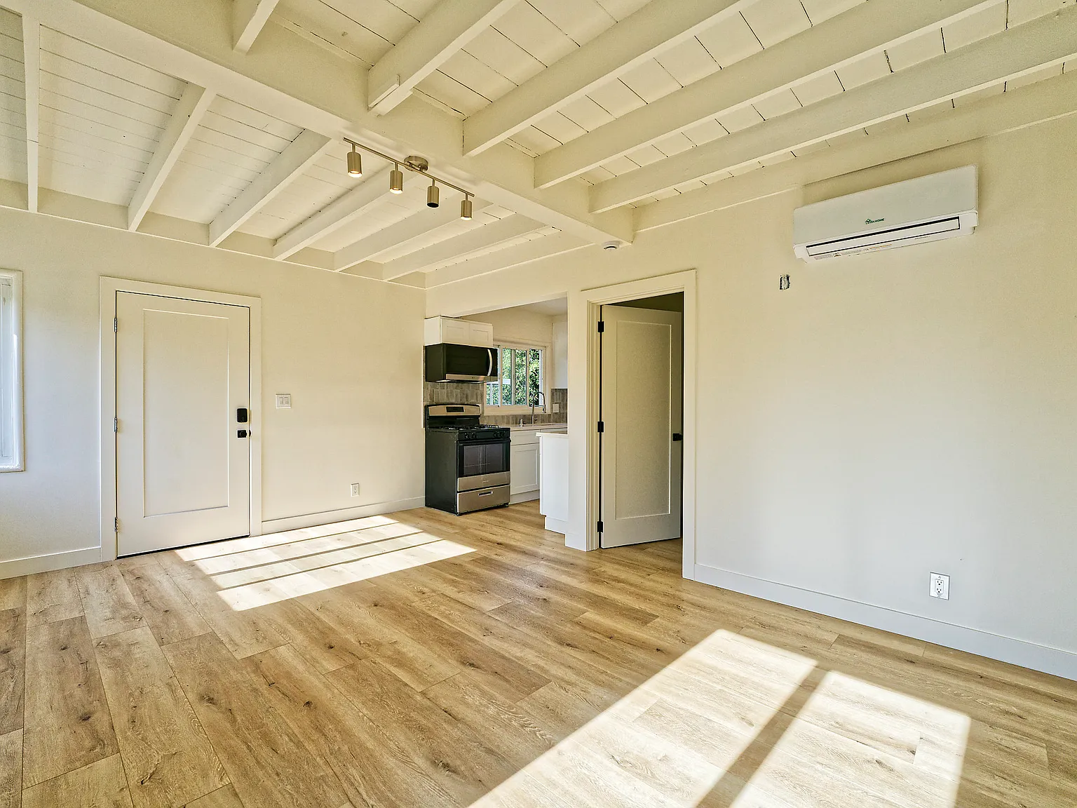 1 bed, $2,645 — Photo 3