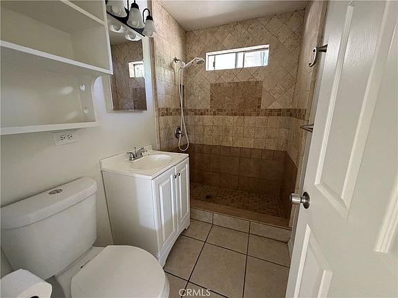 4th image of 1529 Jantzen Ave