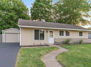 86 Hickory Dr, Carpentersville, IL
