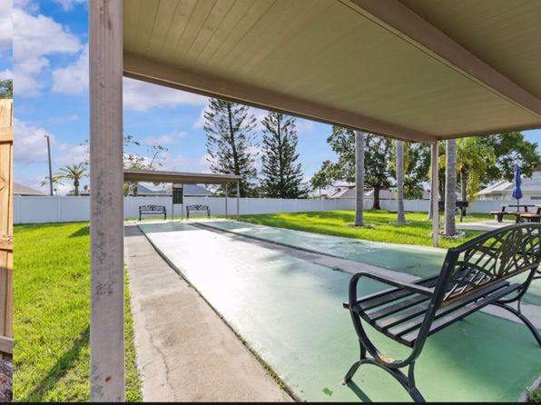 2240 Pinewood Villas Dr