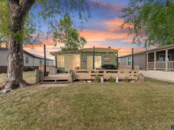 6519 Hares Dr, Wentworth, SD 57075
