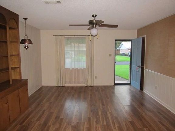 2nd image of 2309 Renee St