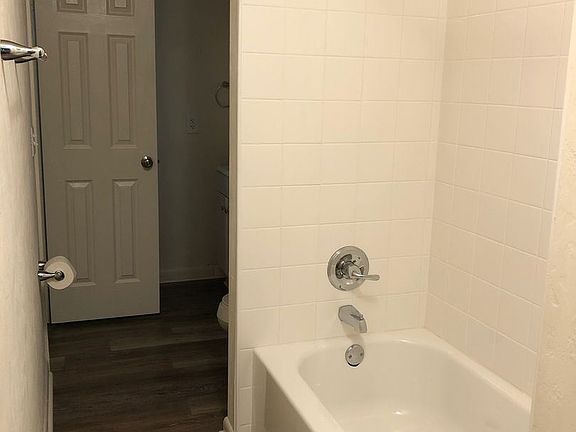 5th image of 110 SE 8th St #11