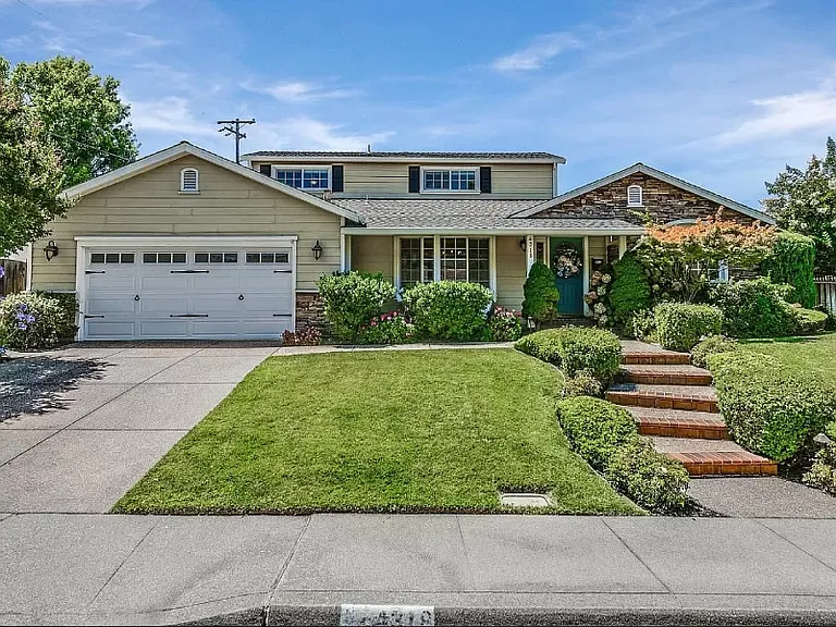 4318 Satinwood Dr — Photo 1