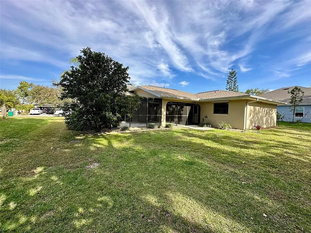 3 bed, 2.0 bath, 1740 sqft, $1,950 — Photo 2