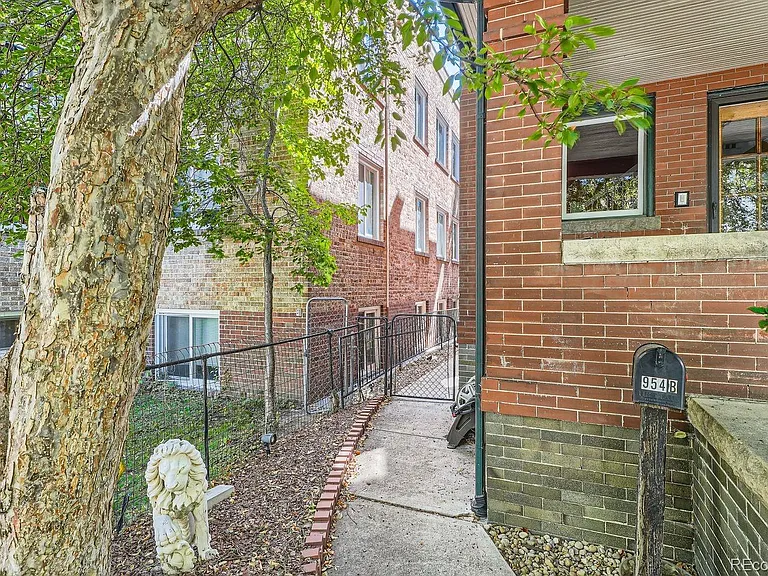 954 N Pearl St #B — Photo 27