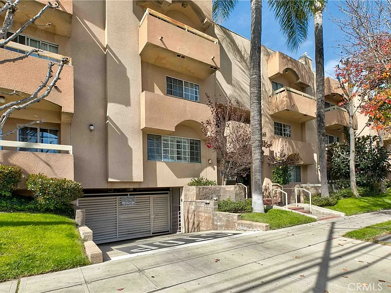 345 W Alameda Ave #104 — Photo 31