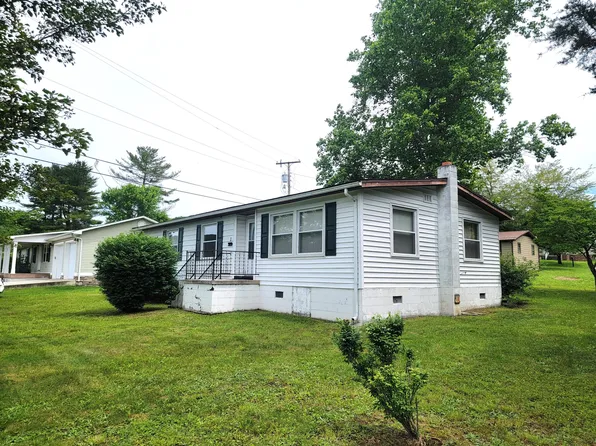 24 Lisa St, Peterstown, WV 24963