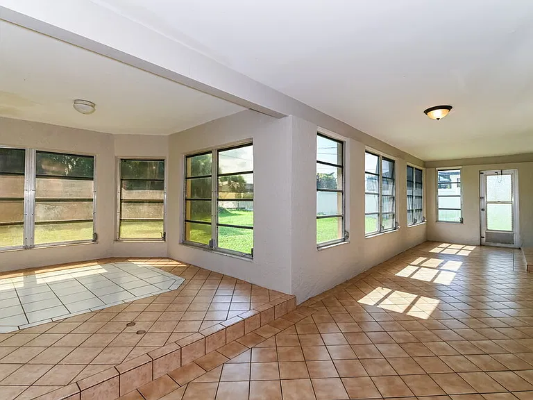 3105 SE 8th Ave — Photo 8