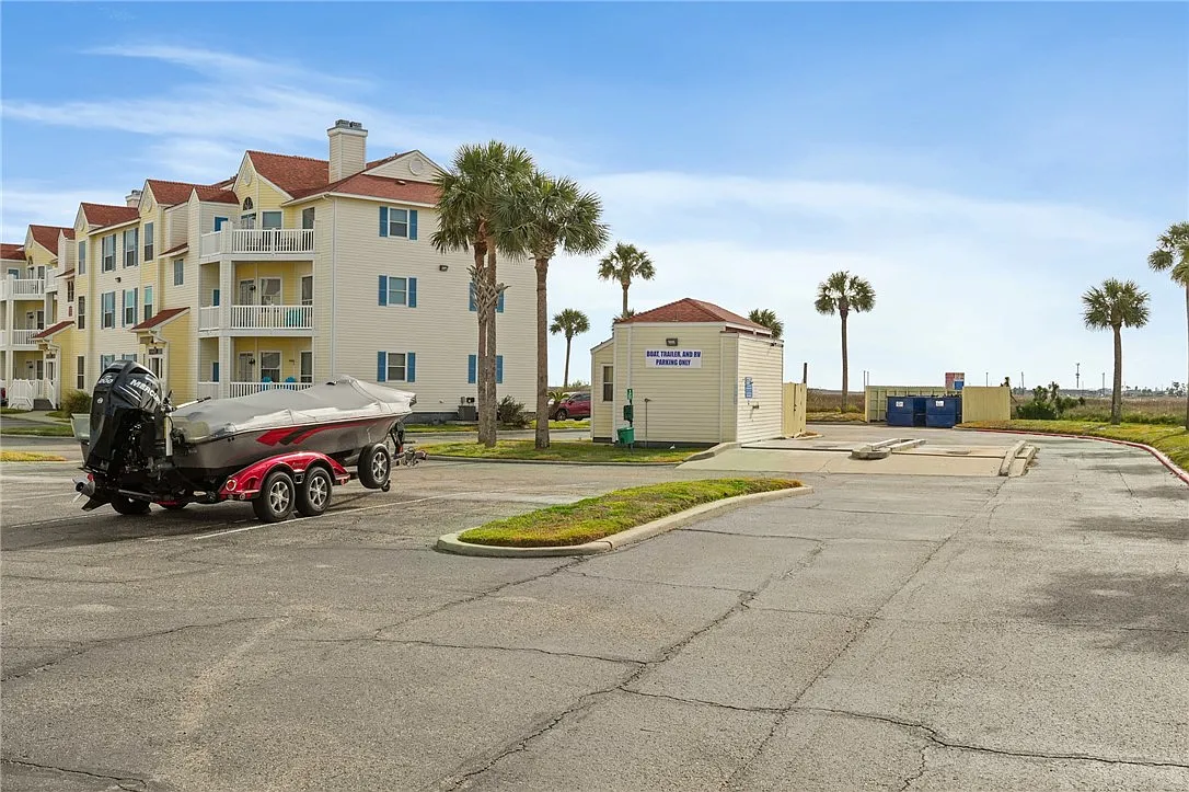 2 bed, 2.0 bath, 915 sqft, $2,300 — Photo 3