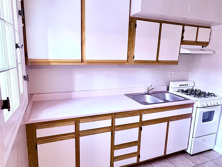 Frances Apartments — Photo 5