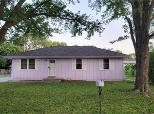 125 SW 18th St, Oak Grove, MO 64075