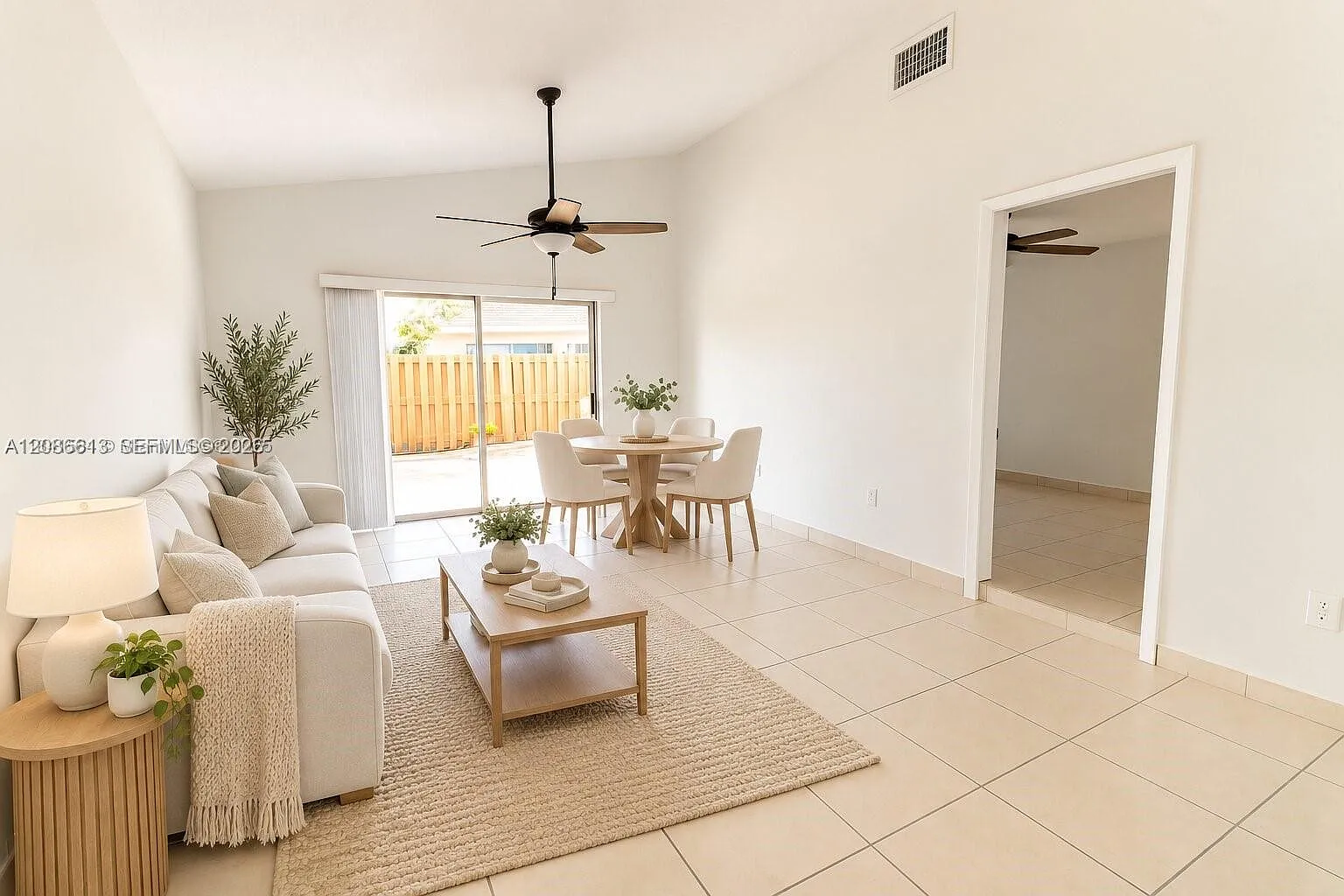 Tamiami Lakes Townhomes S — Photo 4