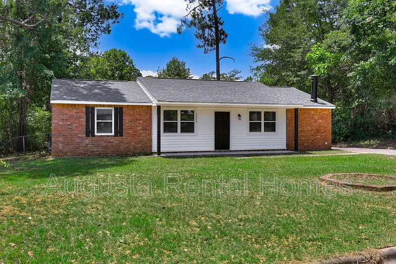 3 bed, 2.0 bath, 1350 sqft, $1,475 — Photo 3