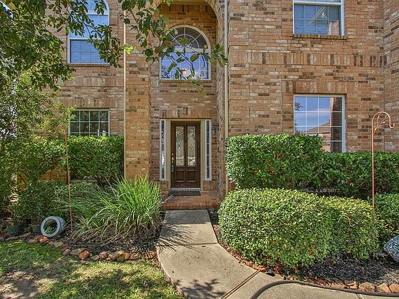 Welcome to your 4 bedroom, 3.5 bath home that features 3900Sf of living space situated on a 13,000sf corner cul-de-sac lot.