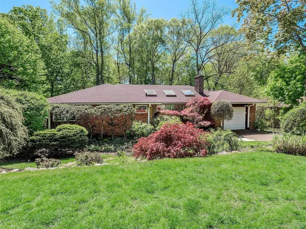 10 Jeannette Drive, Port Washington, NY 11050