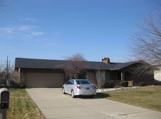 37261 Almont Dr W, Sterling Heights, MI 48310