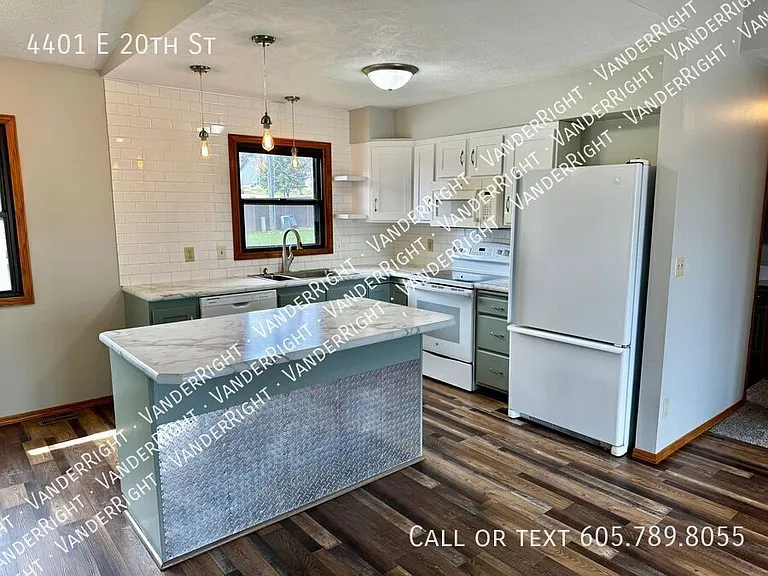 4401 E 20th St — Photo 4