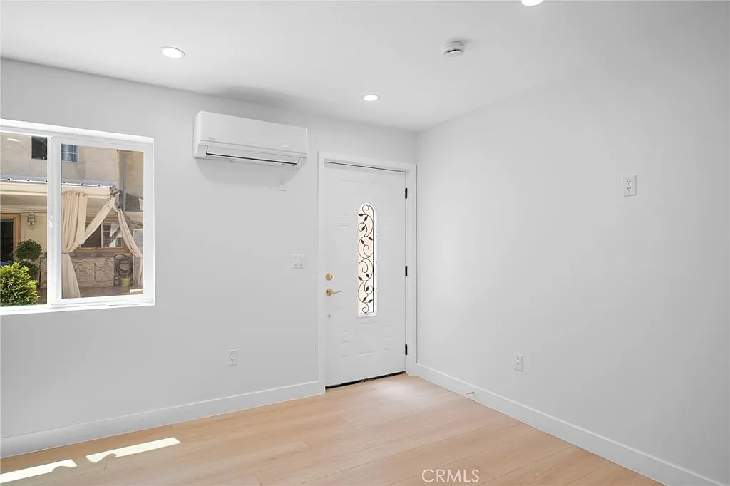 Studio, 1.5 bath, 353 sqft, $1,650 — Photo 3
