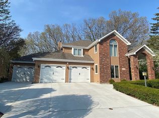 N51W17282 Maple Crest Ln, Menomonee Falls, WI 53051