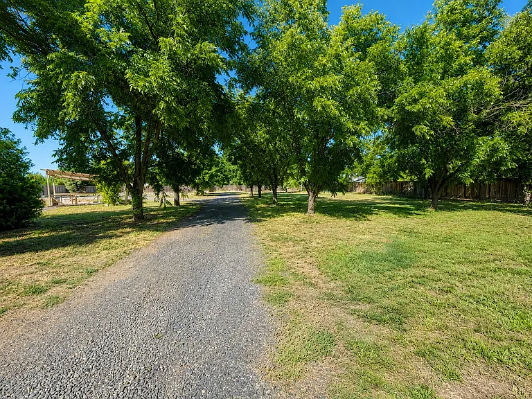 3682 Bay Ave — Photo 44