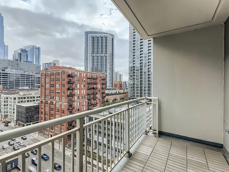 330 W Grand Ave #1202 — Photo 22